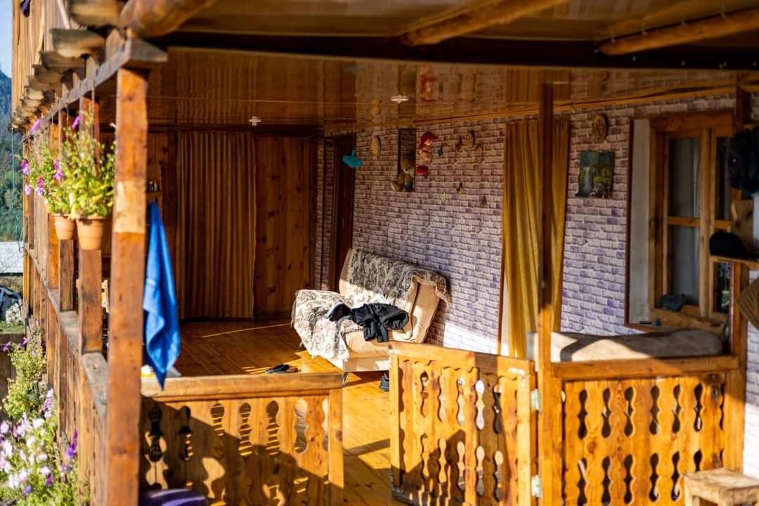 Guest House Old Omalo ภายนอก รูปภาพ