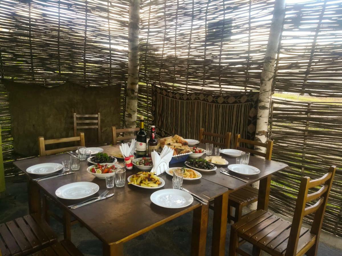 Guest House Old Omalo ภายนอก รูปภาพ